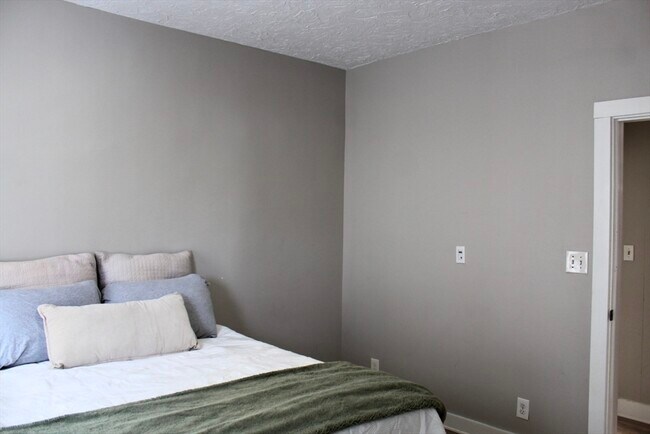 Building Photo - 4 Northend St