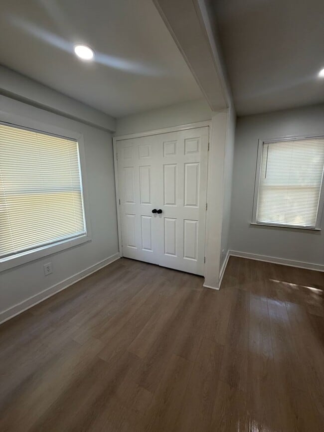 Building Photo - 505-507 Birney St NE