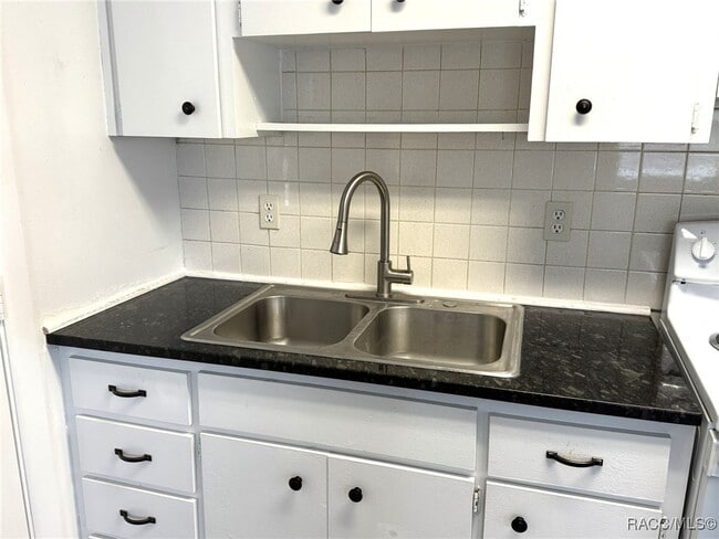 Building Photo - 6348 S Suncoast Blvd