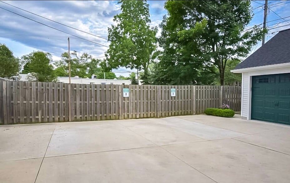 2 Designated parking spots! - 429 W Ann Arbor Trl