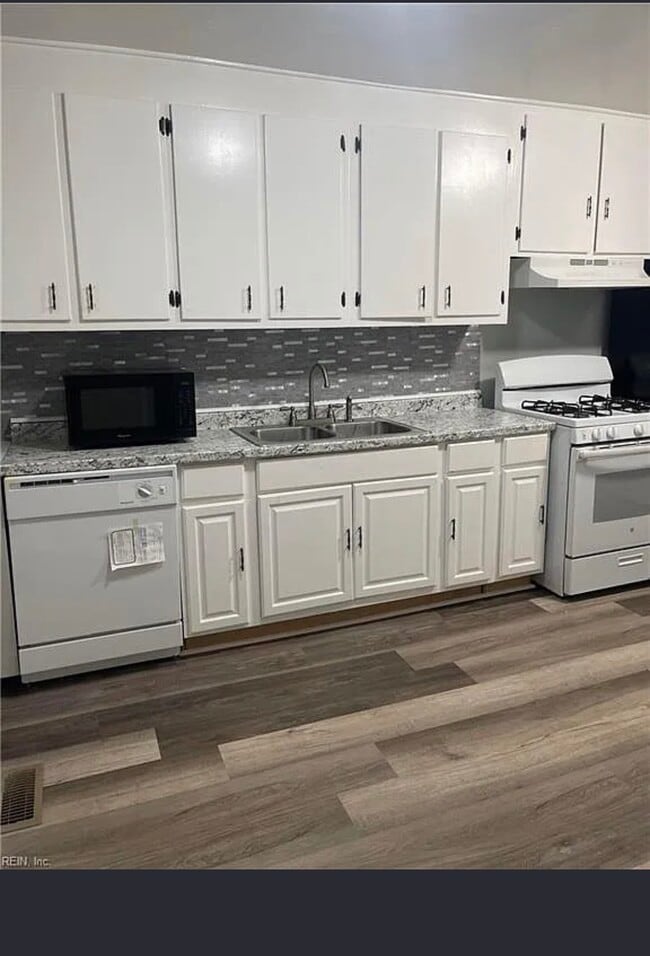 Building Photo - 633 42nd St