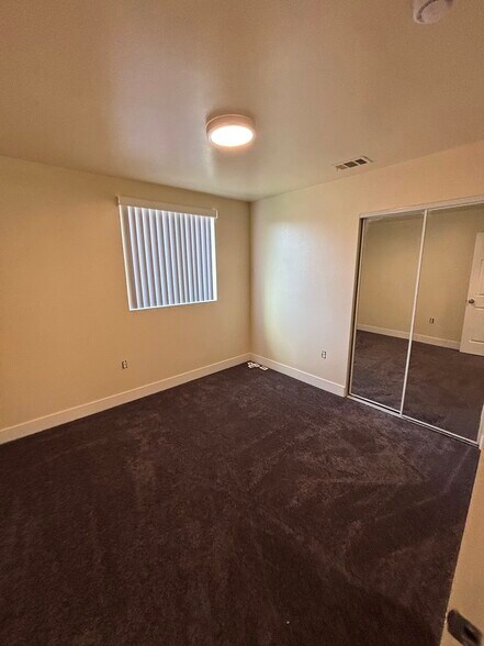 Building Photo - 632 W 94th St