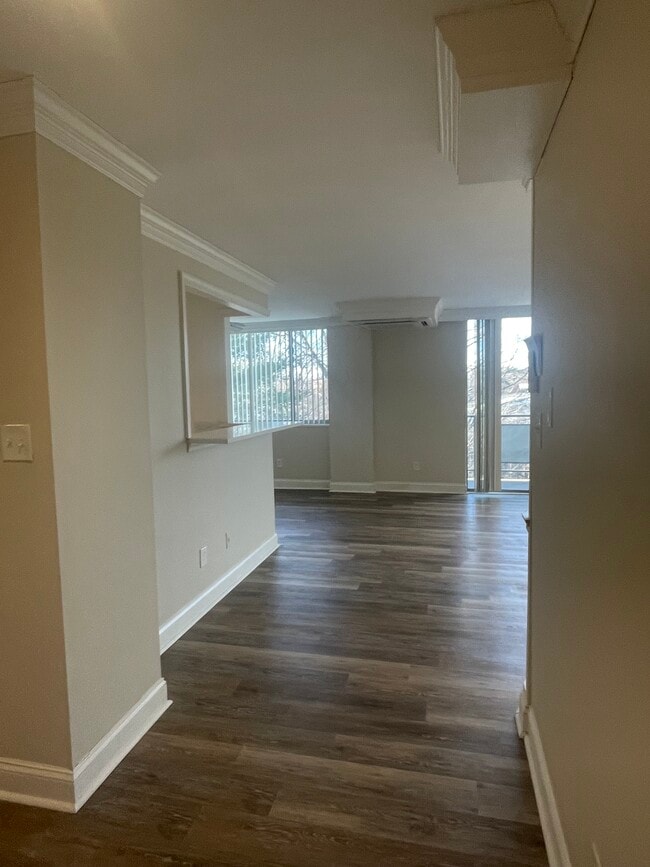 Building Photo - Parliament House Apts