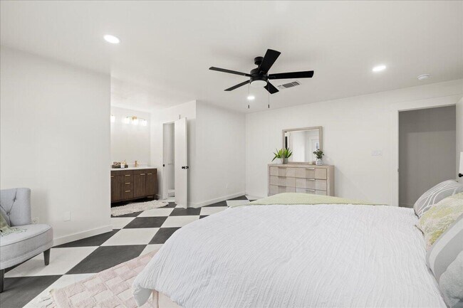 Building Photo - 403 Cheyenne Cir