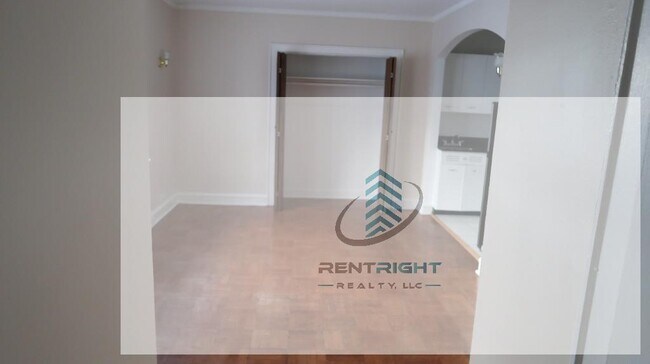 Building Photo - 1209 W Sherwin Ave