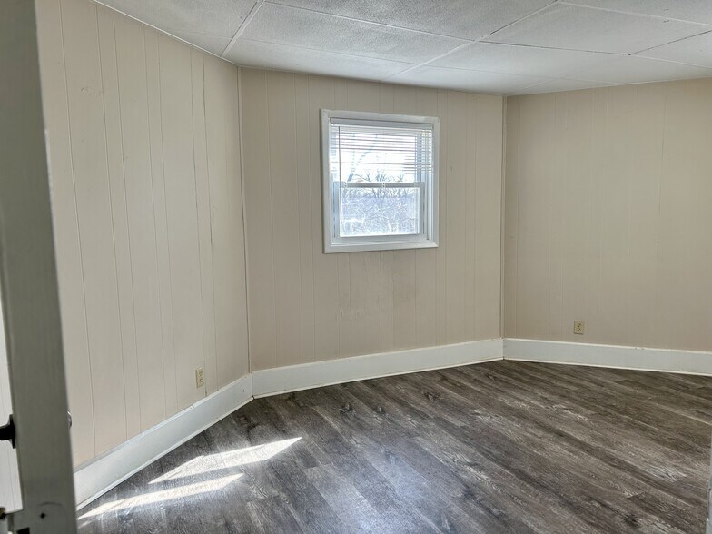 Bedroom - 321 W Hillside Dr
