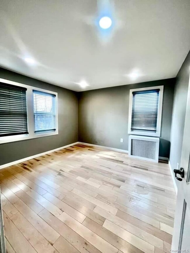 Building Photo - 118 Sheridan Ave