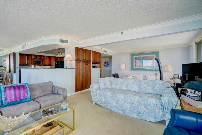 Building Photo - 123 Lakeshore Dr