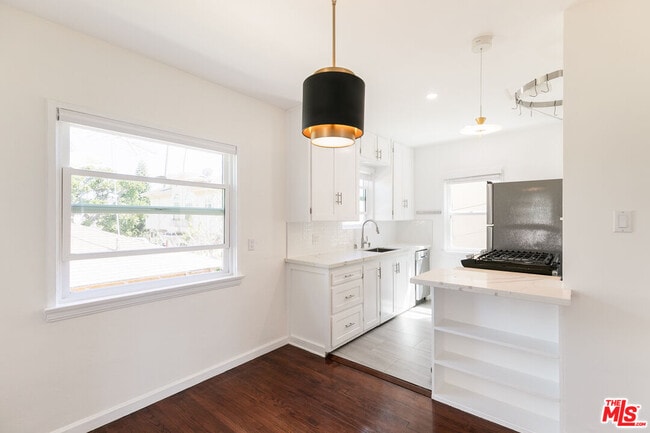 Building Photo - 1533 Meadowbrook Ave