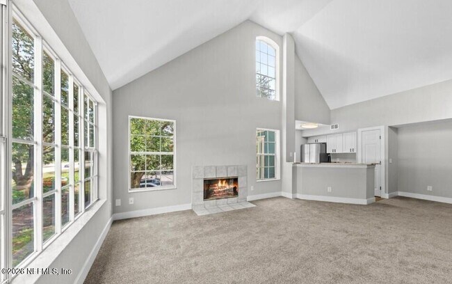 Building Photo - 13700 Richmond Park Dr N
