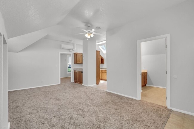 Building Photo - Charming Upstairs Unit near Riverside Plaza