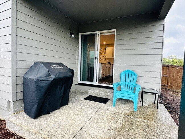 Building Photo - Beautiful Nearly New Ridgefield Home