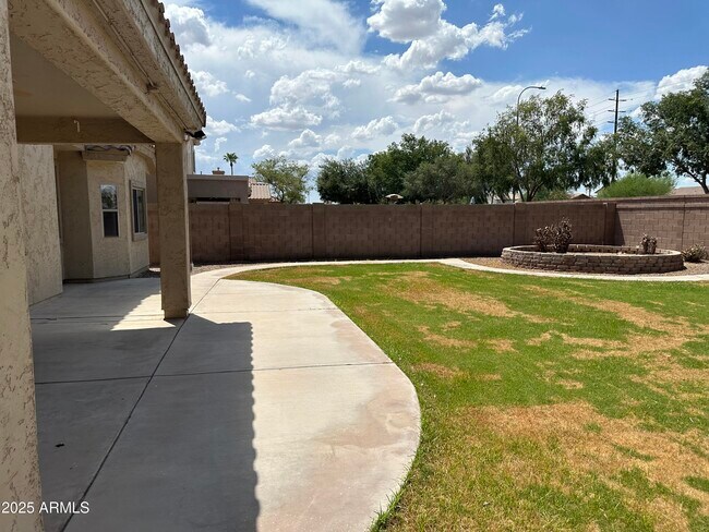 Building Photo - 200 W Flamingo Dr