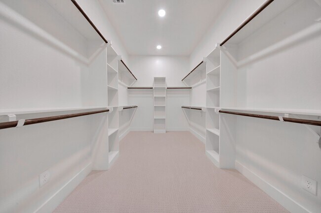 Building Photo - 1135 Lake Pointe Pkwy