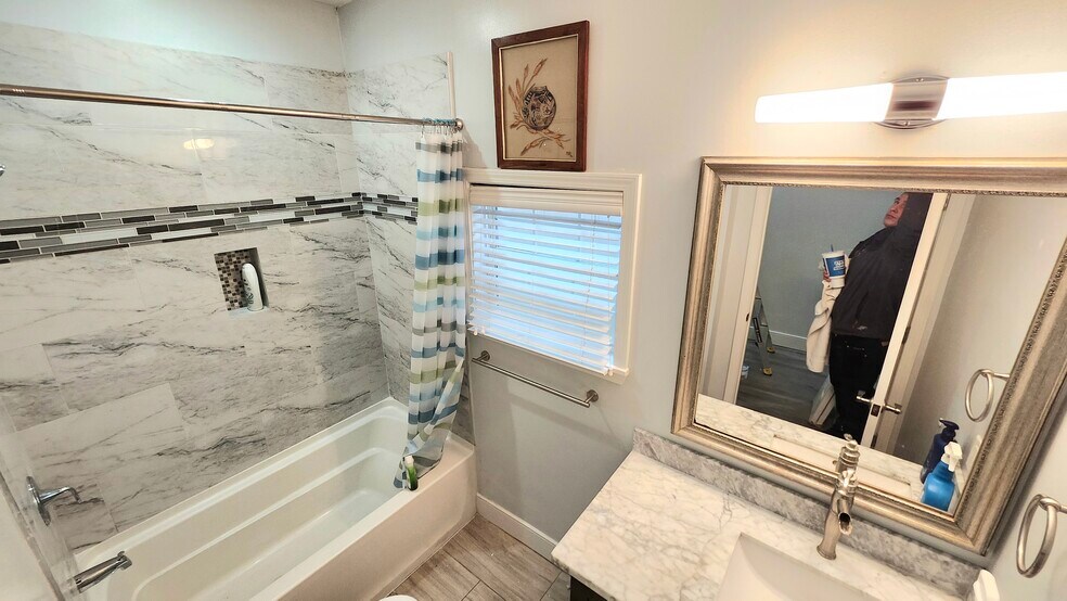#1 - 2109 Rousseau St