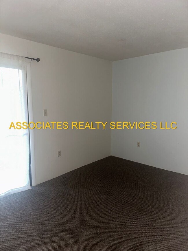 Building Photo - 2811 SW Archer Rd