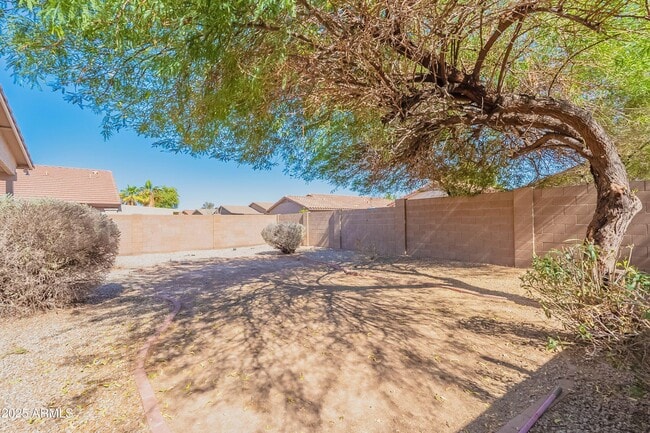 Building Photo - 43741 W Wade Dr