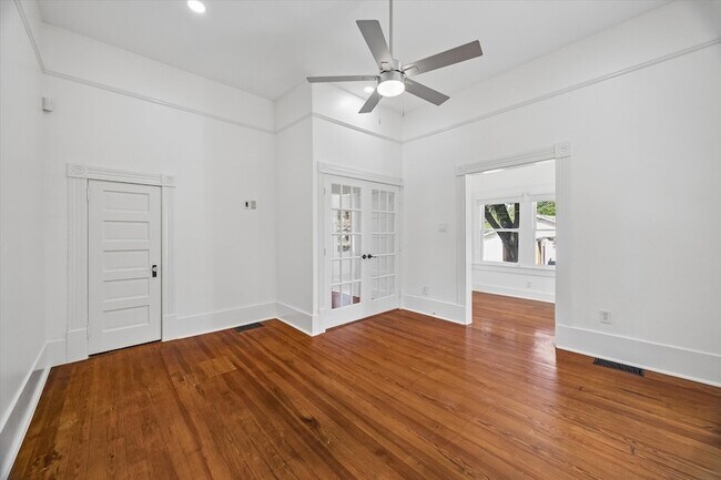Building Photo - 1229 Heights Blvd