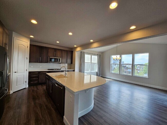 Building Photo - 1385 Castle Creek Cir