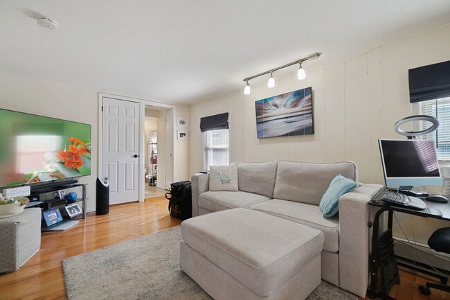 Building Photo - 46 Humbert St