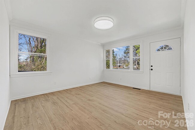 Building Photo - 357 Barnes St