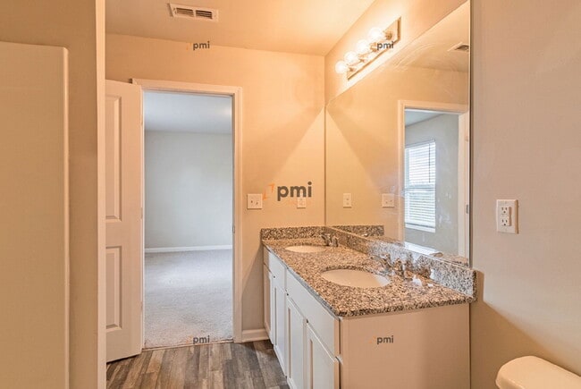 Building Photo - 1710 Hannah Ct