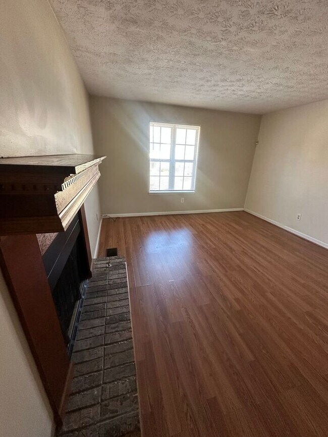 Building Photo - Discover Comfort & Style in This Charming Atlanta 1-Bedroom Apartment