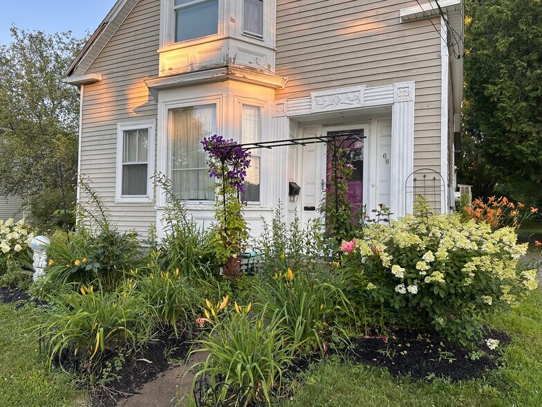 Primary Photo - 68 Pleasant St