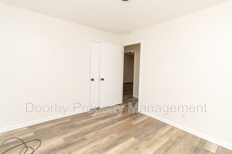 Building Photo - 303 Hillcrest Ave