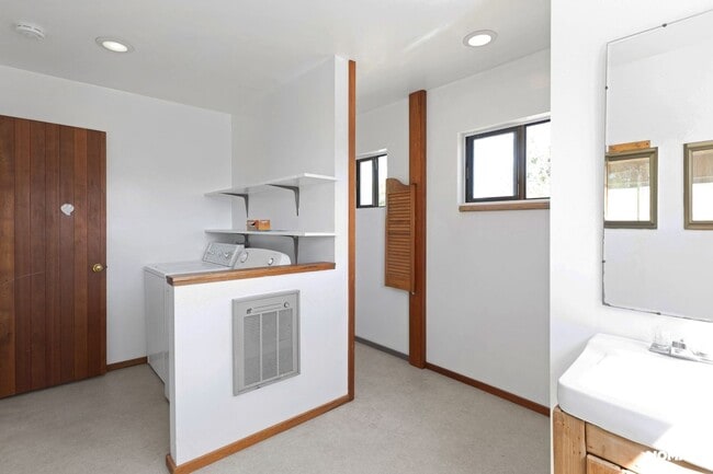 Building Photo - Soulful Mountain Sanctuary in Ashland - Av...