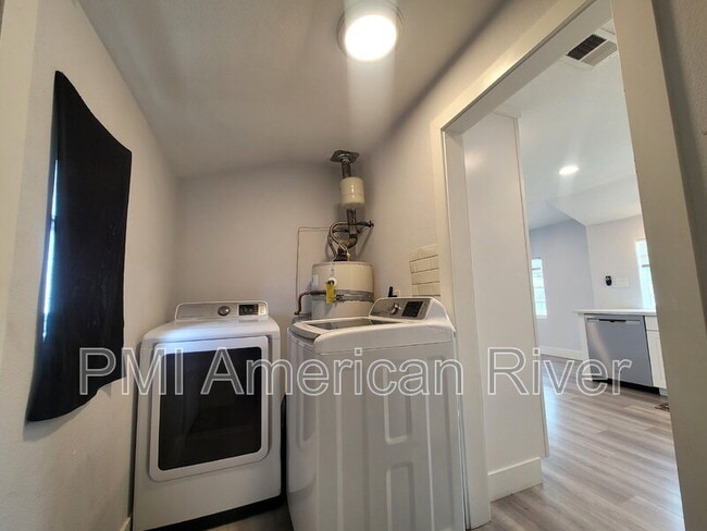 Building Photo - 5400 Del Norte Blvd