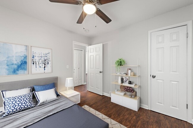 Building Photo - Beautifully Updated 1/2 Duplex in Prime Kansas City Location!