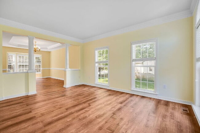 Building Photo - Spacious 5 Bedroom Home in Moseley – $3,800/mo