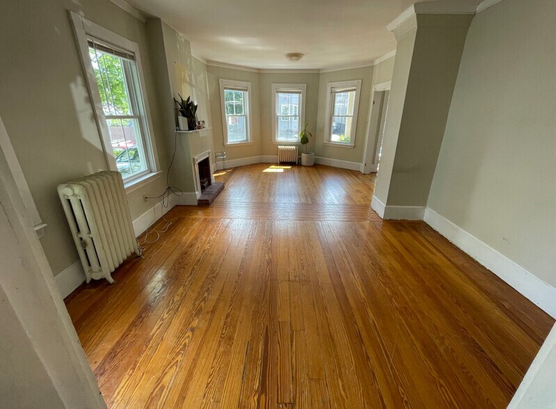 Building Photo - 5 Durham St