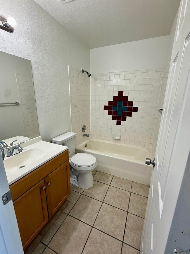 Building Photo - 2776 S Ave 2 1/2 E