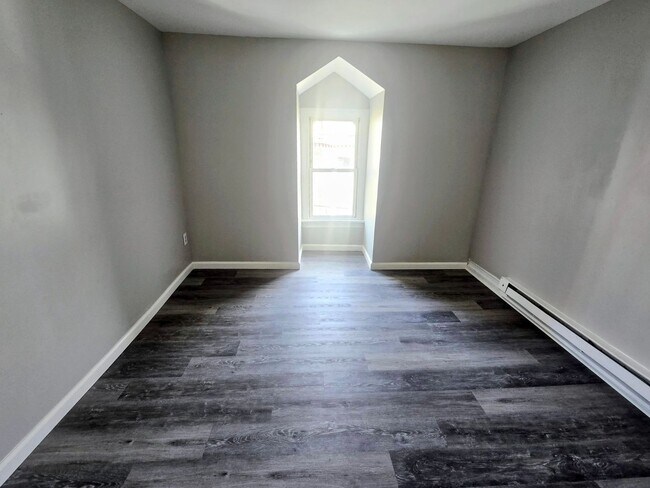 Building Photo - 430 W Turner St