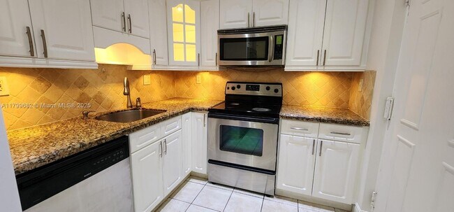 Building Photo - 7480 Miami Lakes Dr