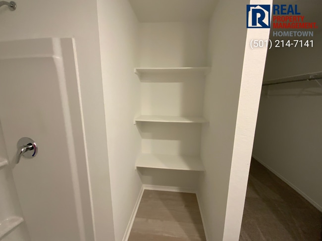 Building Photo - 1495 Meadows Dr