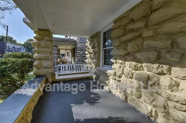 Building Photo - 3222 Charlotte St