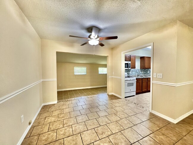 Building Photo - 1120 NE 24th Terrace