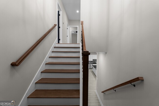 Building Photo - 1331 Diamond Ave SE