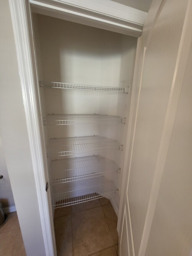 Building Photo - 1008 NW 12th Terrace