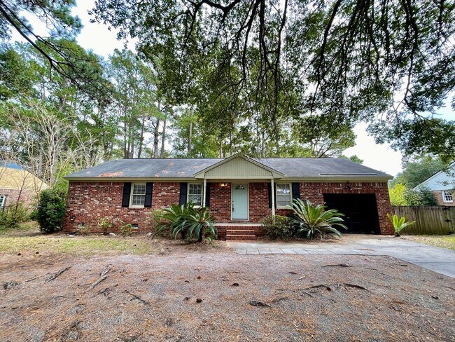 Building Photo - Available 8/1. Great 4 BR Home with Detach...