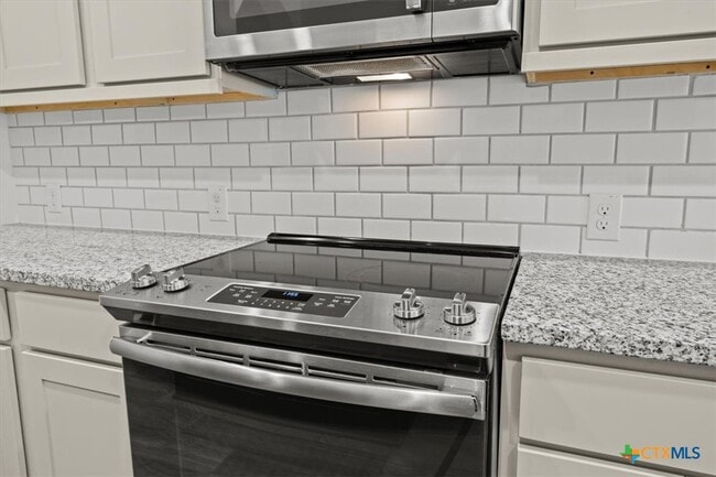 Building Photo - 1921 Creek Ridge St