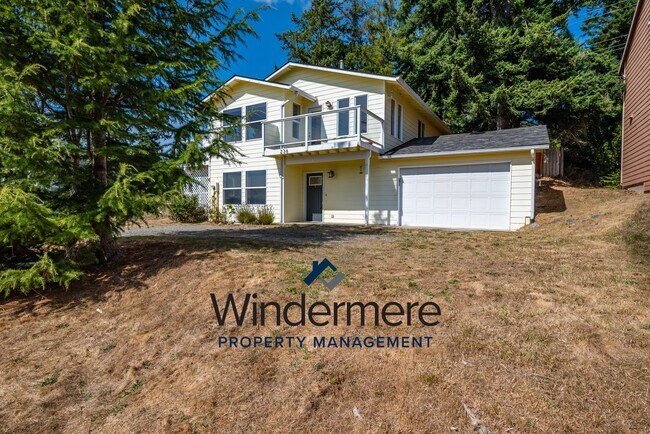 Building Photo - 3 Bedroom 2 Bath + Bonus Room Home with Stunning Water Views in Admirals Cove