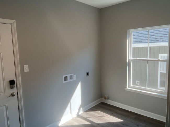 Building Photo - New 3 Bed 3 Bath Home
