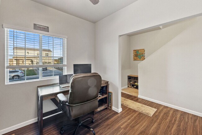 Building Photo - Beautiful 4-Bedroom Home on Blue Lunar Lan...