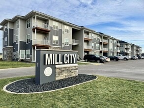 Building Photo - 1609 Doman Dr