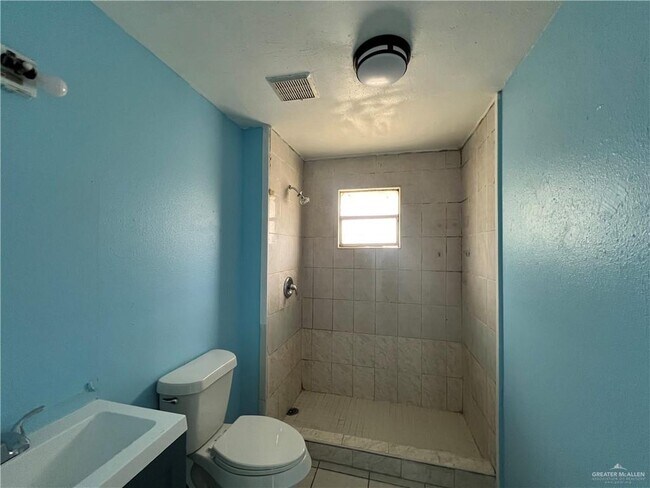 Building Photo - 10 Martinez St