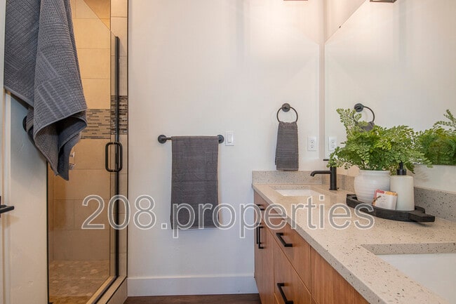 Building Photo - 479 E Violets Cv Ln
